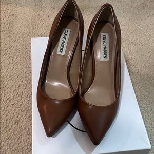 Steve Madden Tan Pointed Toe Heels